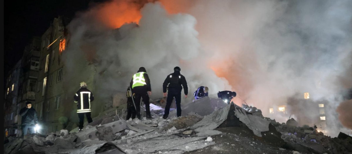 Así quedó el edificio residencial en Járkov tras el ataque de un misil balístico ruso