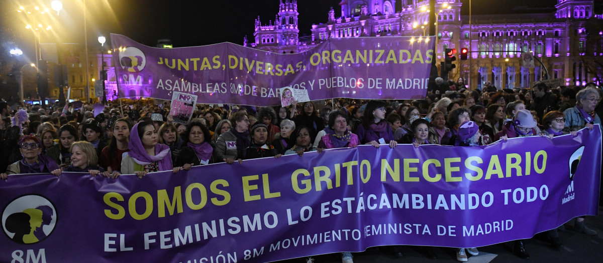 Miles de mujeres durante una manifestación por el 8M, Día Internacional de la Mujer
