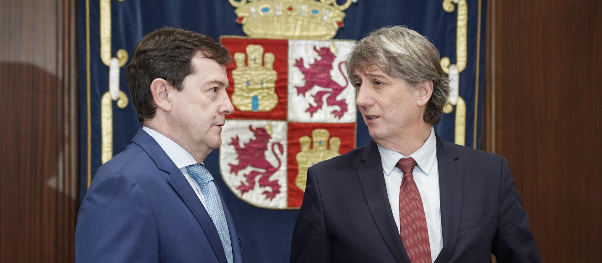 El candidato 'popular', Alfonso Fernández Mañueco, y el socialista, Carlos Martinez, en una imagen de archivo