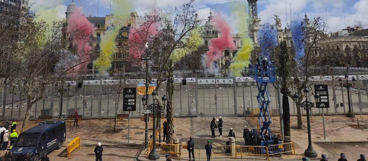 Imagen de una mascletà de las Fallas de Valencia