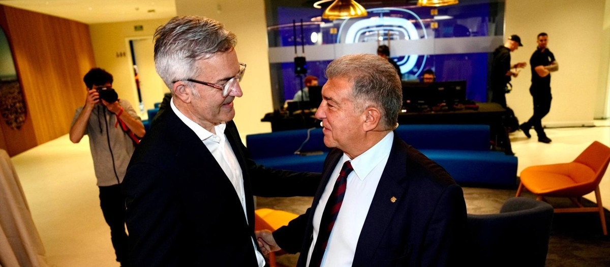 Los candidatos a la presidencia del FC Barcelona Víctor Font y Joan Laporta antes del debate organizado por el Grupo Godó

REMITIDA / HANDOUT por MUNDO DEPORTIVO
Fotografía remitida a medios de comunicación exclusivamente para ilustrar la noticia a la que hace referencia la imagen, y citando la procedencia de la imagen en la firma
09/3/2026