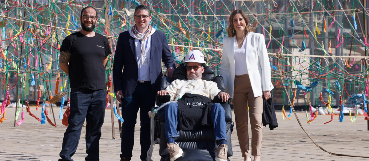 Imagen de la alcaldesa de Valencia, María José Catalá, junto a Jordi Sabaté en el recinto de la Mascletà