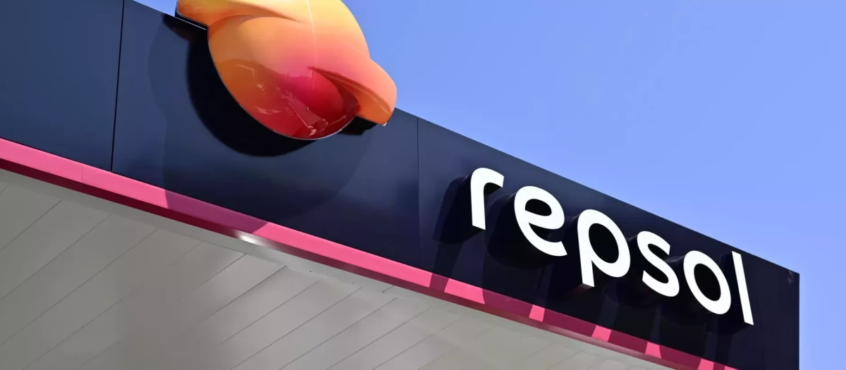 Nuevo logo en la Estación de servicio Belenenses (Portugal) de Repsol