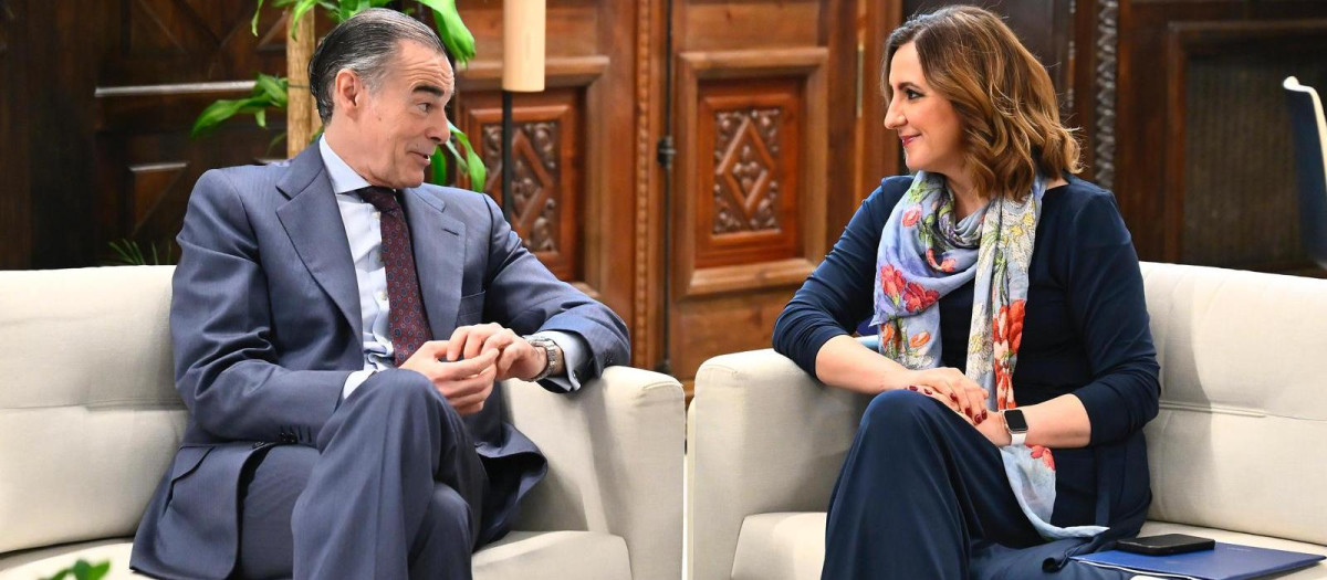 Imagen tomada este martes de María José Catalá y Manuel Llombart en el Ayuntamiento de Valencia