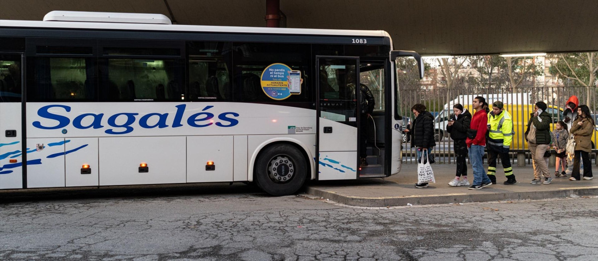 Autobús que cubre una línea de Rodalies afectada.