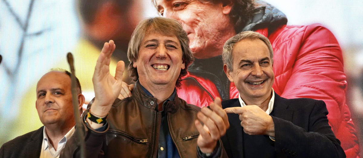 El candidato a la Presidencia de la Junta de Castilla y León, Carlos Martínez junto al expresidente Zapatero en un acto público en Segovia
