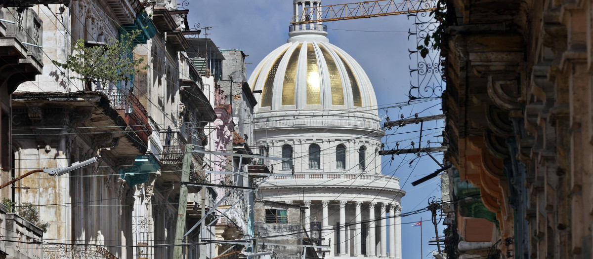 Imagen del Capitolio de La Habana desde las calles