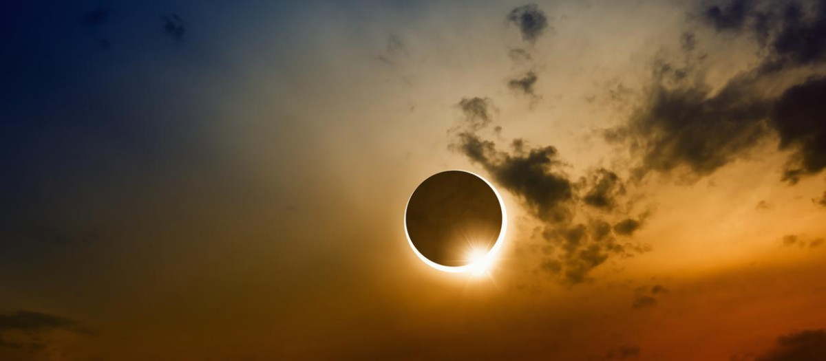 Scientific background, astronomical phenomenon - full sun eclipse, total solar eclipse