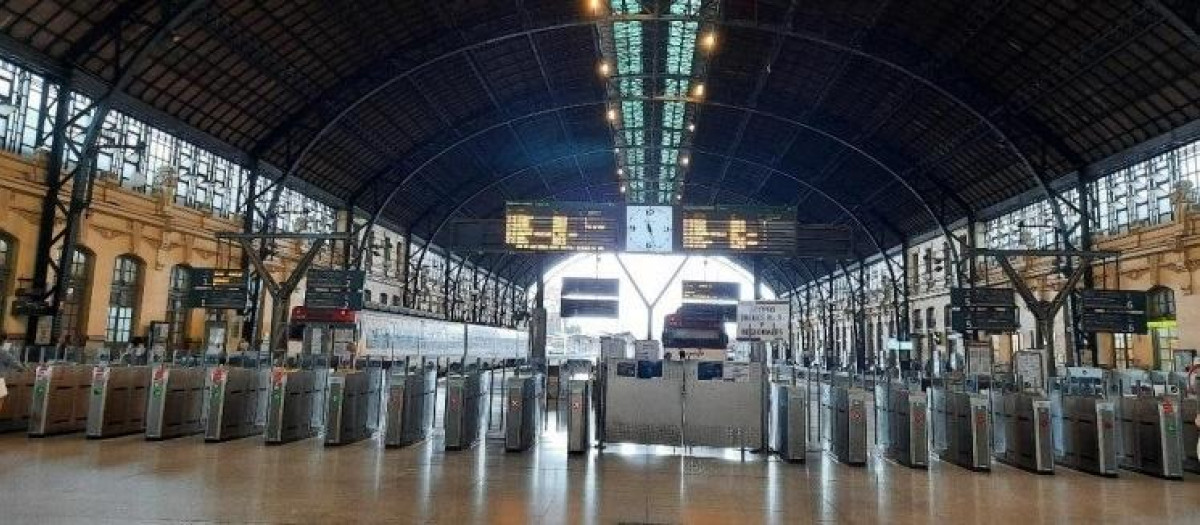 Imagen de archivo del interior de la Estación del Norte de Valencia.

REMITIDA / HANDOUT por GOBIERNO CENTRAL
Fotografía remitida a medios de comunicación exclusivamente para ilustrar la noticia a la que hace referencia la imagen, y citando la procedencia de la imagen en la firma
23/12/2024