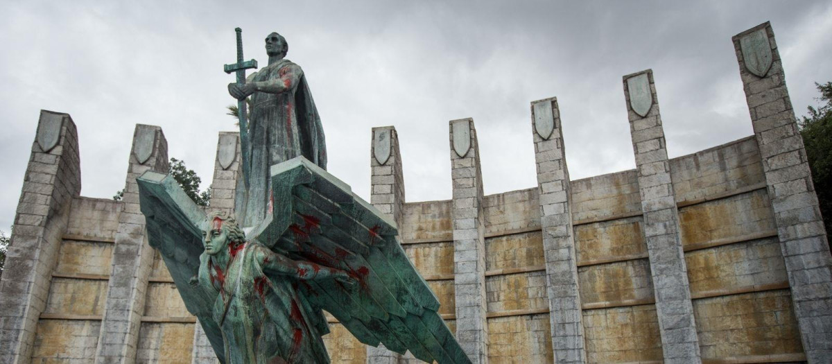 Monumento en honor a Franco erigido en Santa Cruz de Tenerife

REMITIDA / HANDOUT por ASOCIACIÓN DE MEMORIA HISTÓRICA
Fotografía remitida a medios de comunicación exclusivamente para ilustrar la noticia a la que hace referencia la imagen, y citando la procedencia de la imagen en la firma
08/10/2024