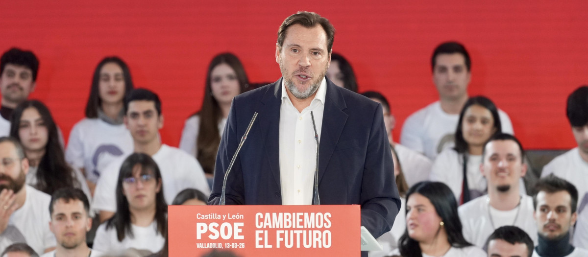 En Valladolid, el presidente del Gobierno, Pedro Sánchez, cierra la campaña del PSOE junto al candidato, Carlos Martínez, el ministro de Transportes, Óscar Puente y el expresidente  Jose Luis Rodríguez Zapatero.