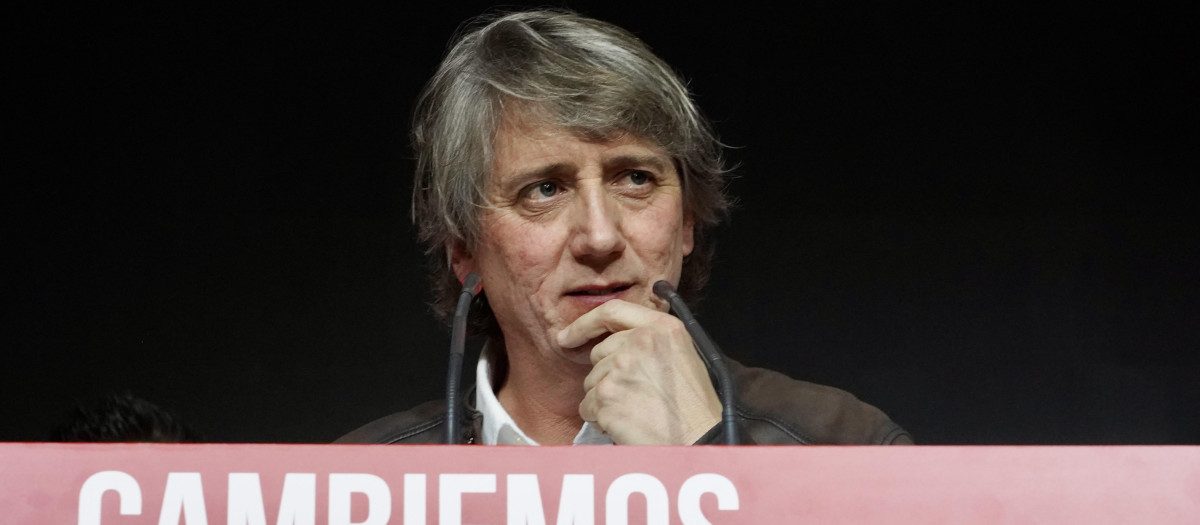 El candidato del PSOE a la Presidencia de la Junta, Carlos Martínez, durante la jornada electoral