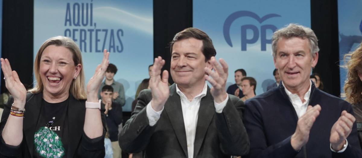 El presidente nacional del PP, Alberto Núñez Feijóo, y el candidato a la reelección como presidente de la Junta, Alfonso Fernández Mañueco, durante la campaña electoral