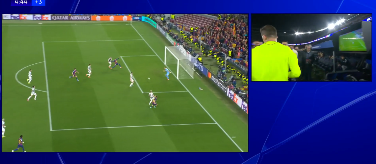 Penalti señalado por el VAR de Trippier a Raphinha