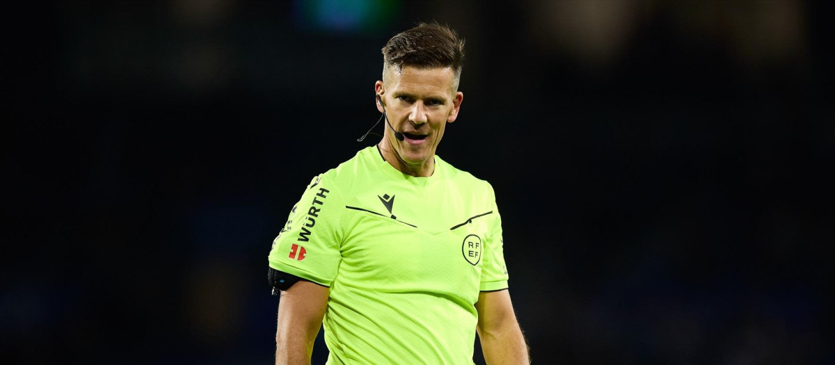(Foto de ARCHIVO)
Juan Luis Pulido Santana looks on during the LaLiga EA Sports match between Real Sociedad and CA Osasuna at Reale Arena on October 27, 2024, in San Sebastian, Spain.

Ricardo Larreina / AFP7 / Europa Press
27/10/2024 ONLY FOR USE IN SPAIN