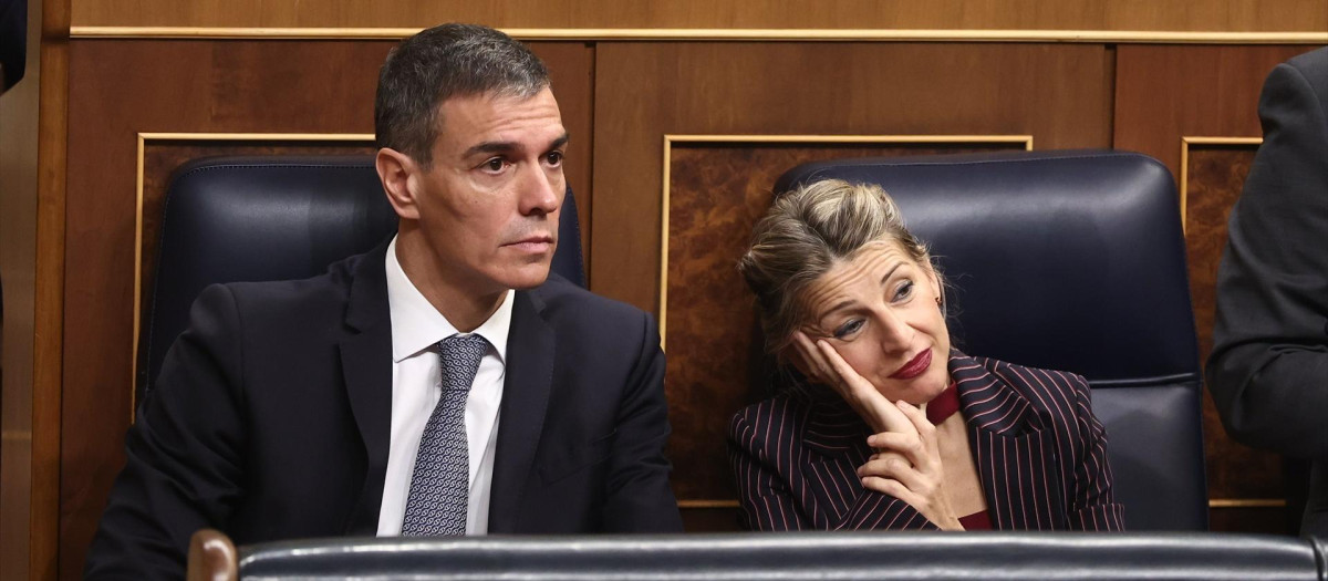 El presidente del Gobierno, Pedro Sánchez, y la vicepresidenta segunda y ministra de Trabajo y Economía Social, Yolanda Díaz