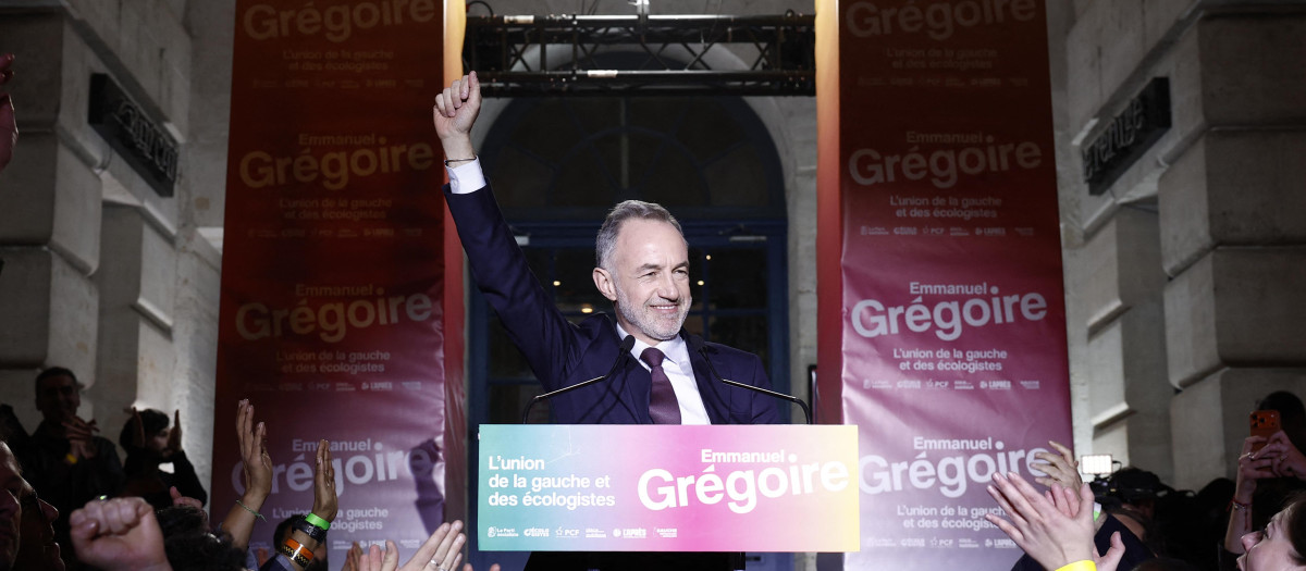 Emmanuel Gregoire, diputado de Socialistes et Apparentes y candidato a la alcaldía de París, celebra durante el acto del partido tras ganar la segunda vuelta de las elecciones municipales francesas