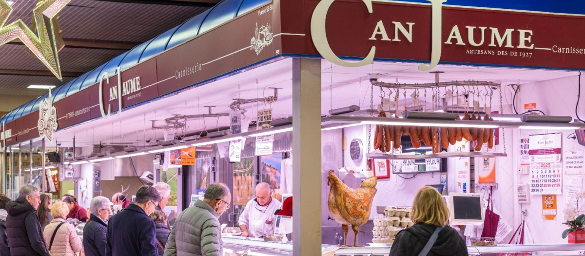 El negocio cuenta con crianza propia y su carne de ternera proviene de animales criados en libertad