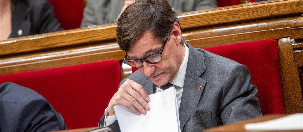 El presidente de la Generalitat de Cataluña, Salvador Illa, en el Parlament
