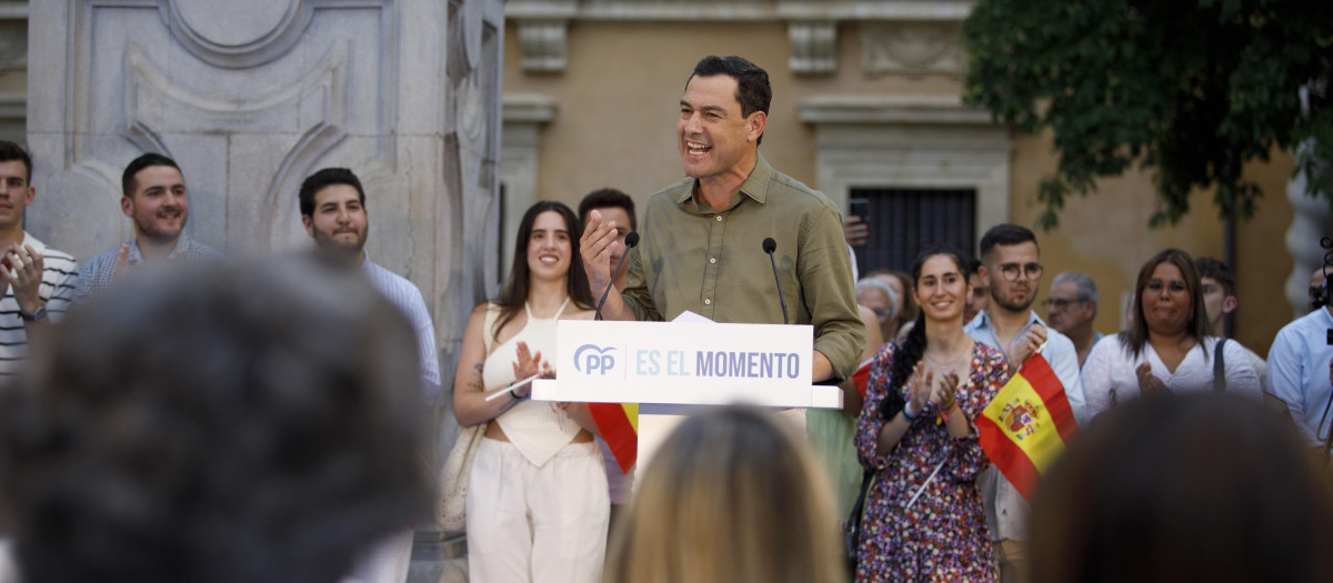 (Foto de ARCHIVO)
El presidente del PP-A y de la Junta de Andalucía, Juanma Moreno, durante su intervención el mitin de cierre de campaña  a 21 de julio del 2023 en Granada (Andalucía, España).  El presidente del PP andaluz y de la Junta, Juanma Moreno, cierra este viernes la campaña electoral por los comicios generales de este domingo, 23 de julio en la Plaza de la Universidad de Granada. Moreno  ha participado en en este acto de cierre de campaña con militantes del PP como parte de la campaña electoral para las elecciones generales del próximo 23 de julio.

Álex Cámara / Europa Press
21/7/2023