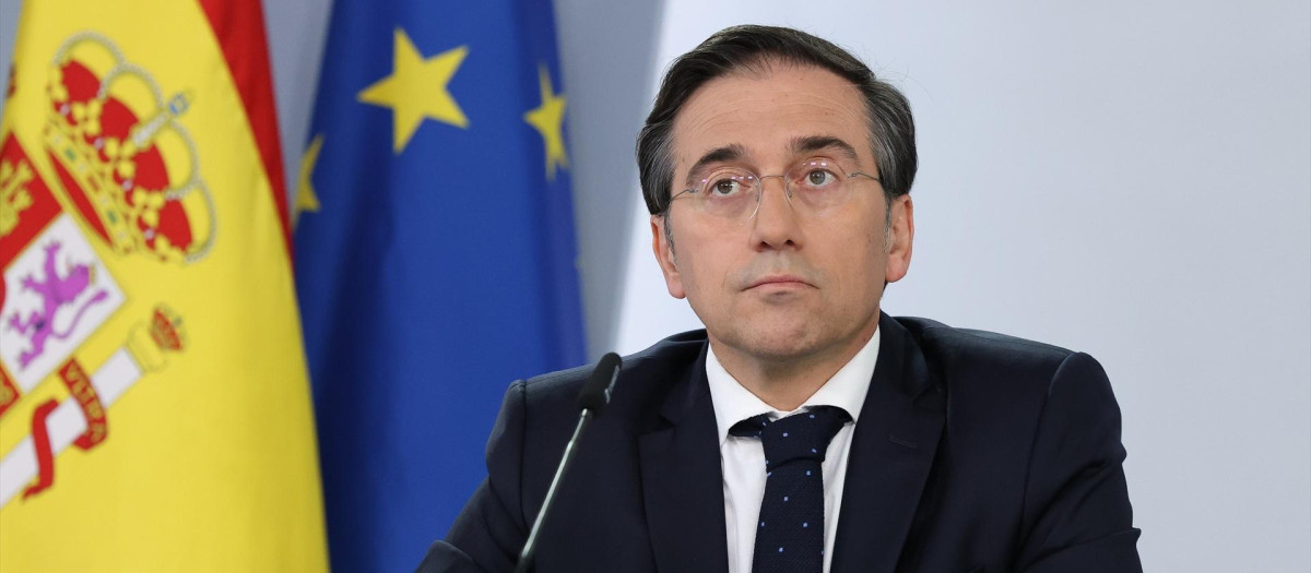 El ministro de Asuntos Exteriores, Unión Europea y Cooperación, José Manuel Albares, durante la rueda de prensa tras la celebración del Consejo de Ministros en el Palacio de la Moncloa, a 24 de marzo de 2026, en Madrid (España). El Consejo de Ministros ha aprobado hoy la modificación del Real Decreto 1277/2003, de 10 de octubre, por el que se establecen las bases generales sobre autorización de centros, servicios y establecimientos sanitarios, para limitar la práctica asistencial a profesionales con la titulación y competencias adecuadas.

Marta Fernández / Europa Press
24/3/2026