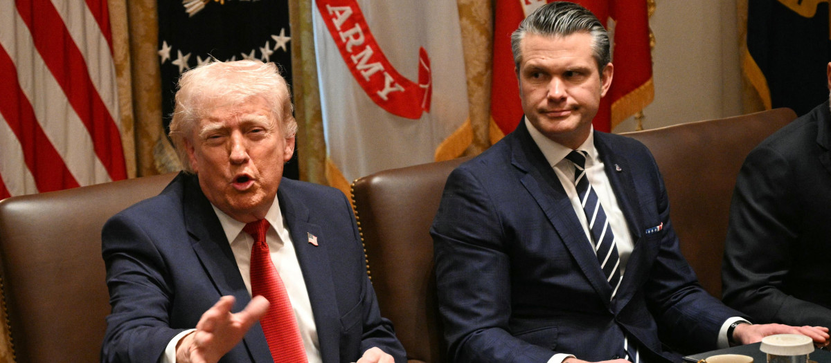 El presidente de EE.UU. Donald Trump junto a Marco Rubio y Pete Hegseth en la Casa Blanca