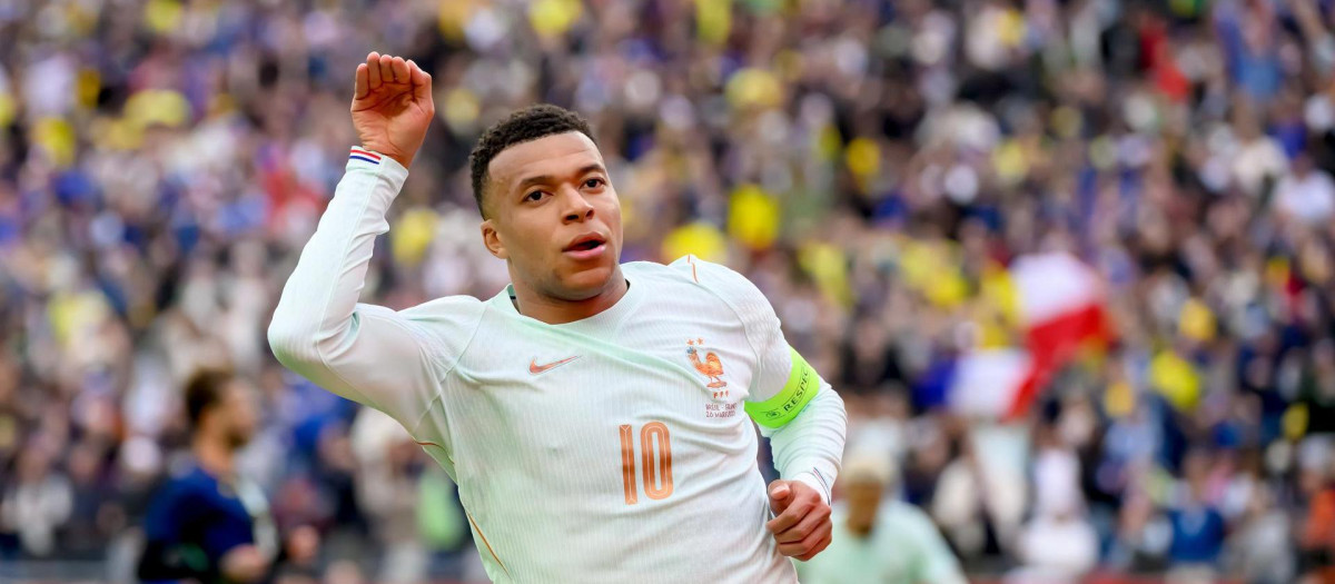 Foxborough (United States), 26/03/2026.- Kylian Mbappe of France celebrates after scoring the opening goal during the international friendly match between Brazil and France in Foxborough, Massachusetts, USA, 26 March 2026. (Futbol, Amistoso, Brasil, Francia) EFE/EPA/ADAM RICHINS