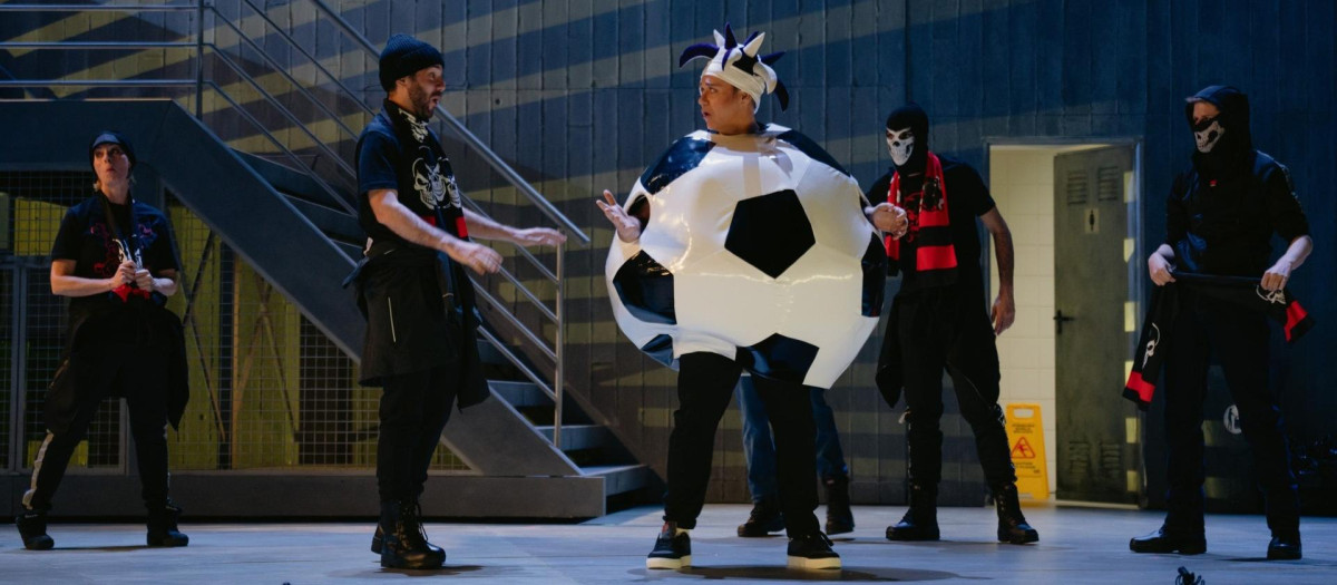 Imagen de "Jugar con fuego" en el Teatro de la Zarzuela