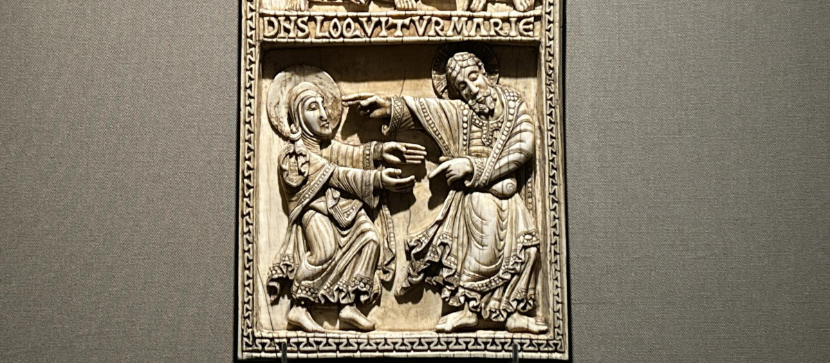 La exposición ‘Reina Ella’ de León incorpora una pieza de marfil del Metropolitan de Nueva York