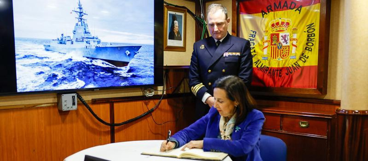 La ministra de Defensa, Margarita Robles, visita la fragata F-102 Almirante Juan de Borbón, buque de mando del Grupo Marítimo Permanente de la OTAN, SNMG-1. Puerto de Dublín. República de Irlanda