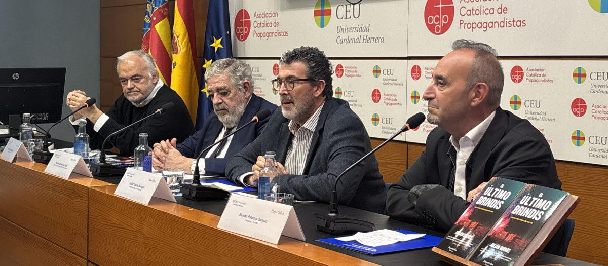 Imagen tomada este viernes de la presentación del libro de Julián Quirós El último brindis, en el Palacio de Colomina de Valencia