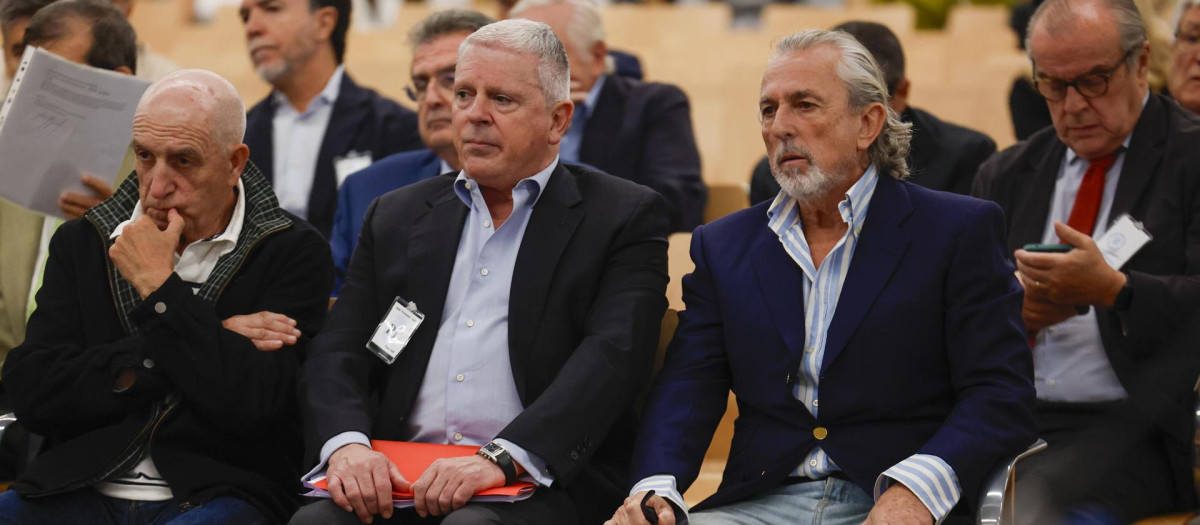 Francisco Correa (d), líder de la trama de corrupción conocida como Caso Gürtel y Pablo Crespo (c)