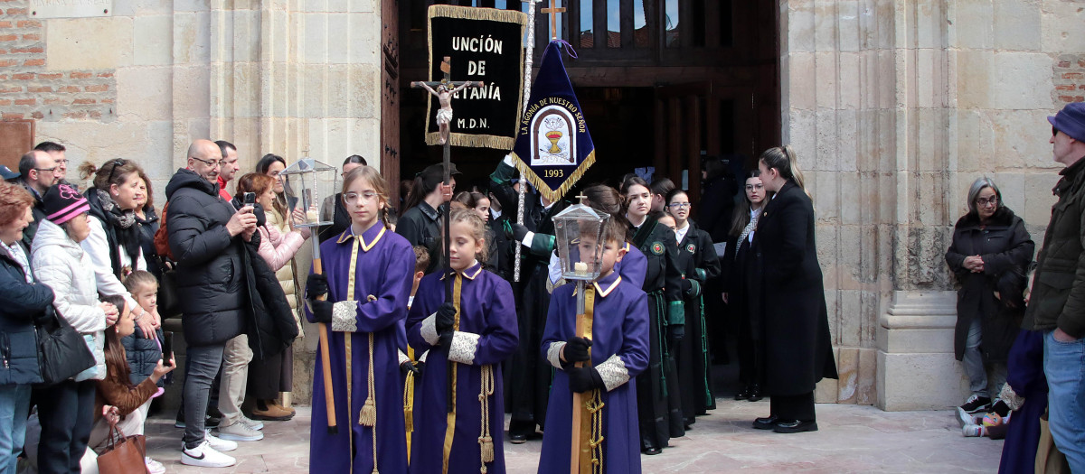Primera procesión infantil de la Semana Santa de León organizada la Cofradía de la Agonía de Nuestro Señor