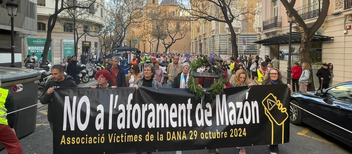 Imagen tomada este sábado en Valencia de la manifestación contra Carlos Mazón por la gestión de la dana del 29 de octubre de 2024