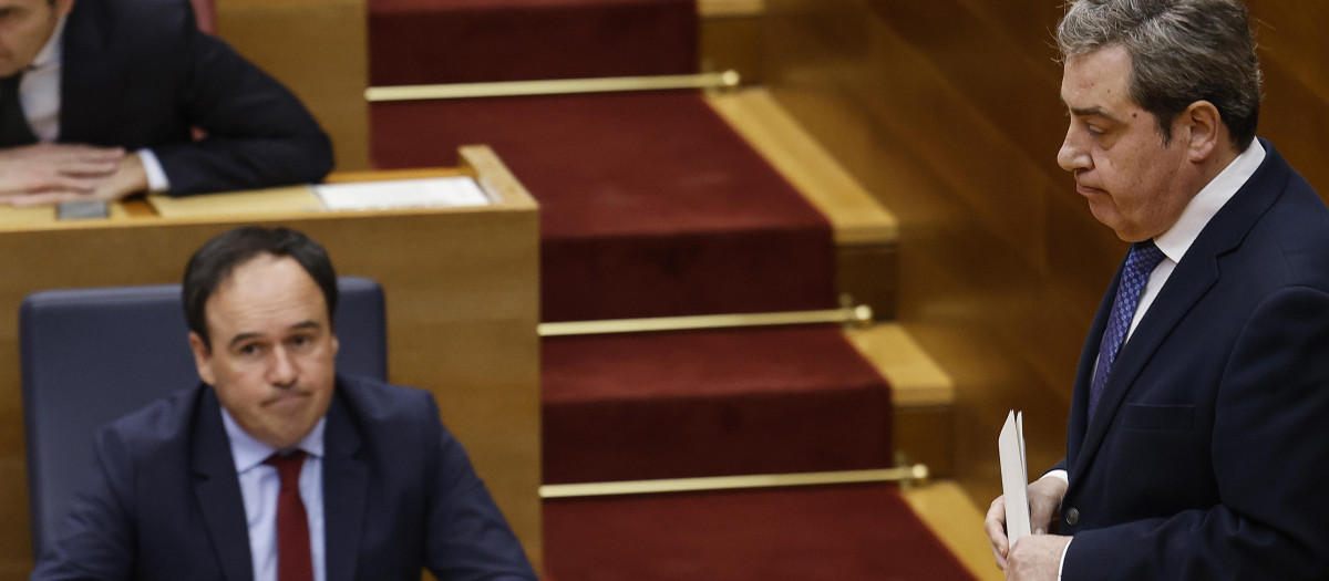 Imagen del presidente de la Generalitat, Juanfran Pérez Llorca, y el portavoz de Vox en las Cortes Valencianas, José María Llanos