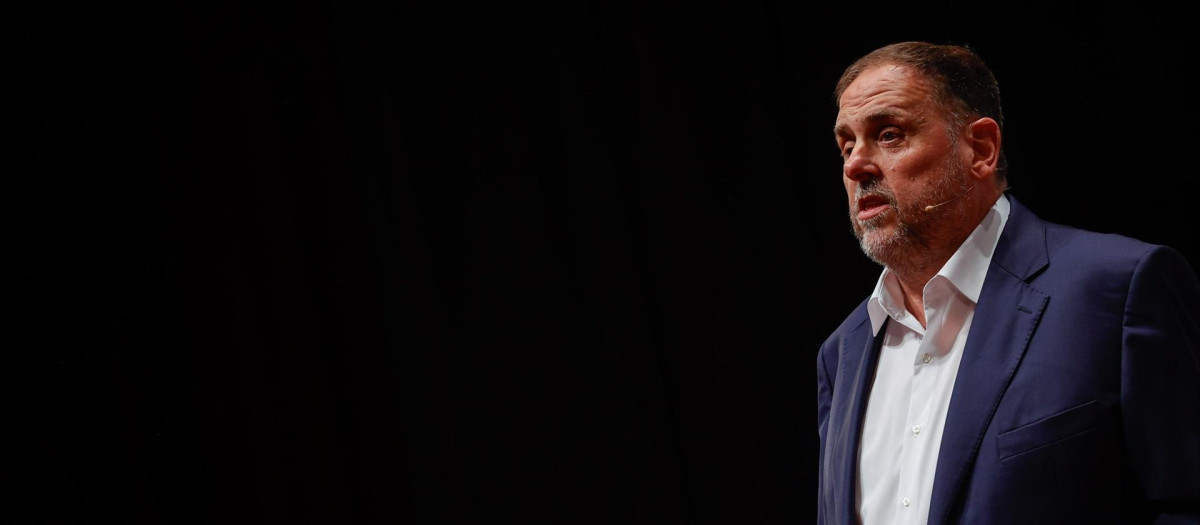 (Foto de ARCHIVO)
El presidente de ERC, Oriol Junqueras, interviene durante la conferencia 'Una nueva ambición nacional', en el Auditori Nacional, a 30 de septiembre de 2025, en Barcelona, Catalunya (España). Junqueras ha anunciado su intención de volver a ser el candidato de su partido a las próximas elecciones al Parlament de Catalunya, previstas para el 2028.

Kike Rincón / Europa Press
30 SEPTIEMBRE 2025;ERC;CATALUÑA;
30/9/2025