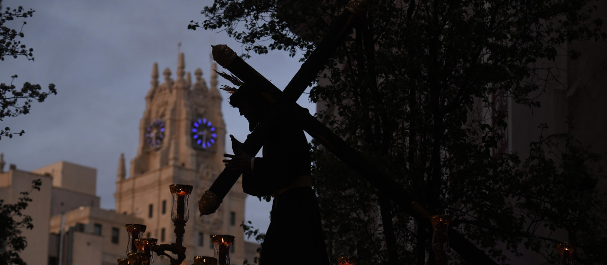 Paso de Nuestro Padre Jesús de la Salud durante la procesión de Semana Santa, ‘Los Gitanos’
