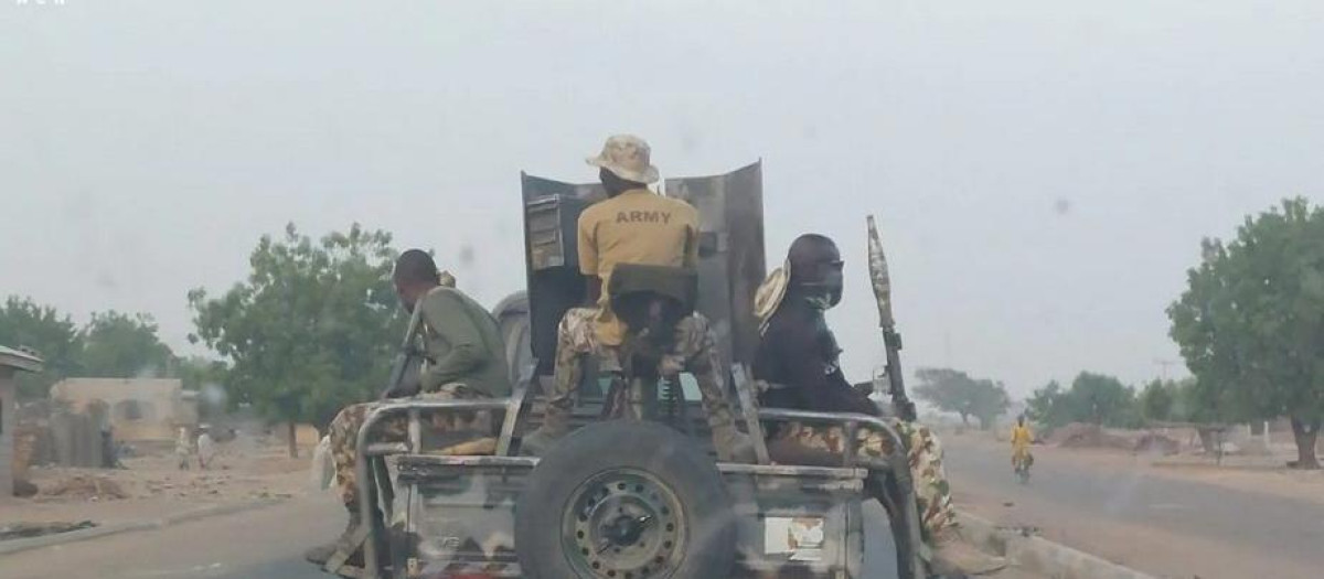 Los ataques en Nigeria por grupos paramilitares, como el de la imagen, cercan a los cristianos