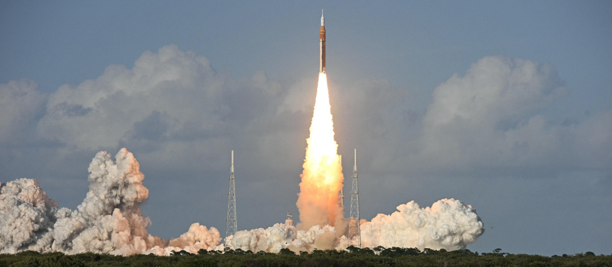 The Artemis II crewed lunar mission launches at Kennedy Space Center in Cape Canaveral, Florida, on April 1, 2026. Artemis II is a 10-day flight with four astronauts on a loop around the Moon, marking the first time humans have traveled beyond low Earth orbit since the Apollo 17 mission in 1972. (Photo by Jim WATSON / AFP)