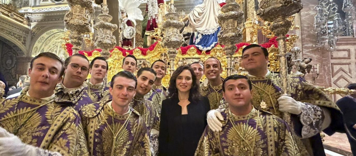 (Foto de ARCHIVO)
La presidenta de la Comunidad de Madrid, Isabel Díaz Ayuso, asiste a las procesiones de La Madrugá en Sevilla.

REMITIDA / HANDOUT por COMUNIDAD DE MADRID
Fotografía remitida a medios de comunicación exclusivamente para ilustrar la noticia a la que hace referencia la imagen, y citando la procedencia de la imagen en la firma
03/4/2026