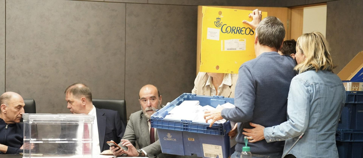 Las papeletas del voto por correo deberán enviarse antes del 13 de mayo