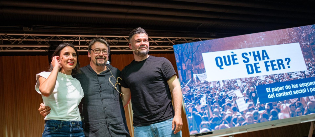 Gabriel Rufián, junto a Irene Montero y Xavier Domènech, este jueves en la UPF