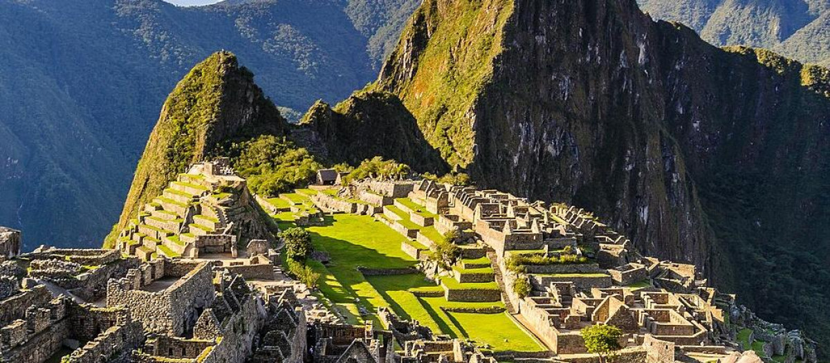Vista de la antigua ciudad inca de Machu Picchu en Perú