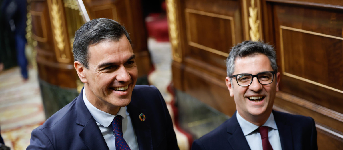 El presidente del Gobierno, Pedro Sánchez y el ministro de la Presidencia, Félix Bolaños