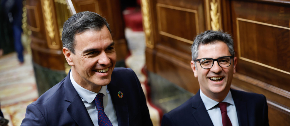 El presidente del Gobierno, Pedro Sánchez y el ministro de la Presidencia, Félix Bolaños