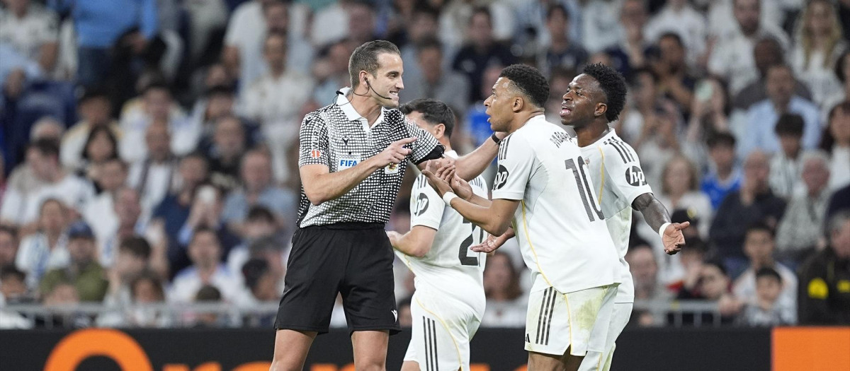 (Foto de ARCHIVO)
Kylian Mbappe of Real Madrid CF protests during the Spanish League, LaLiga EA Sports, football match played between Real Madrid and Girona FC at Bernabeu stadium on April 10, 2026, in Madrid, Spain.

Oscar J. Barroso / AFP7 / Europa Press
10/4/2026 ONLY FOR USE IN SPAIN