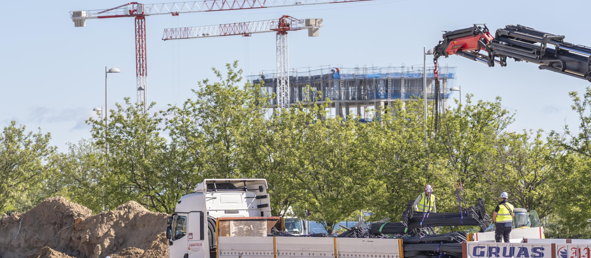 Obras en la parcela de Valdebebas que va a acoger la futura Ciudad de la Justicia de Madrid
