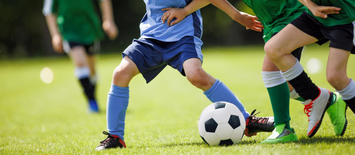 Partido de fútbol juvenil