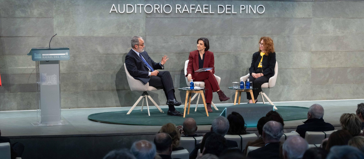 Acto inaugural de las jornadas de Hispanoamérica, un futuro común con Gonzalo Quintero y Jane Landers