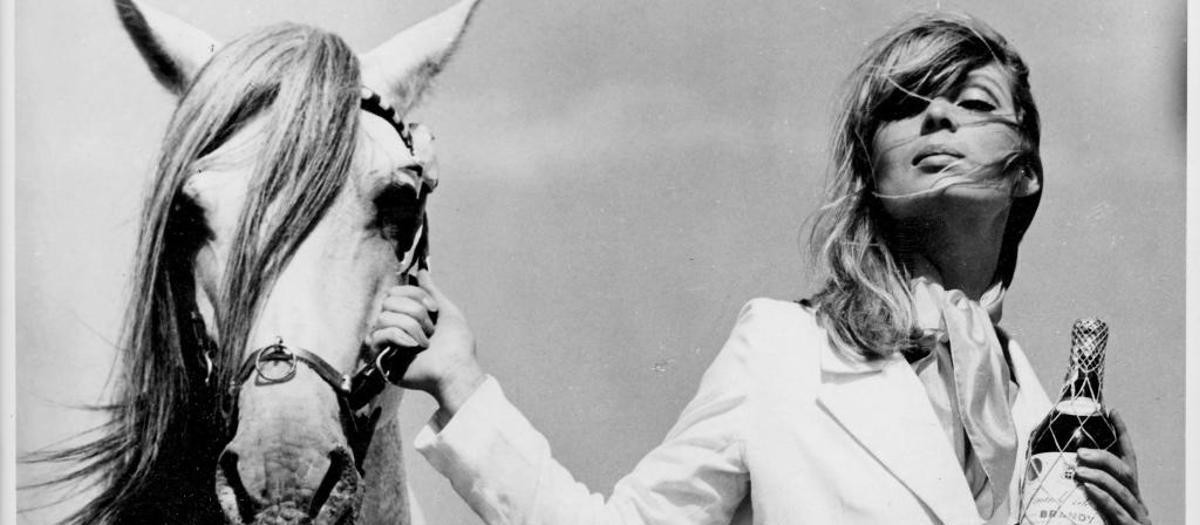 La dama a caballo que protagonizaba las campañas de Leopoldo Pomés para el Brandy Terry